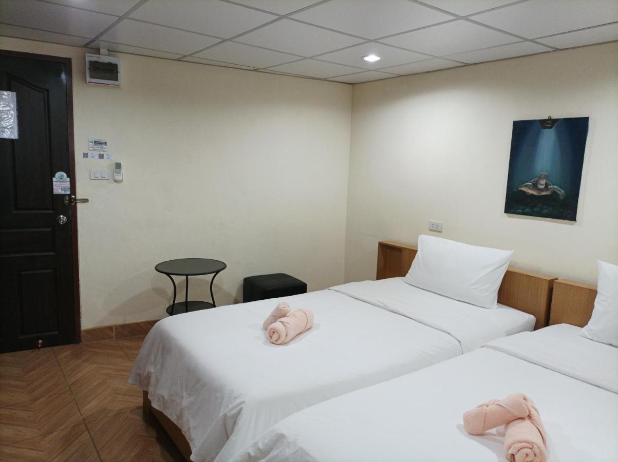 Double D Rooms & Cafe Бангкок Экстерьер фото