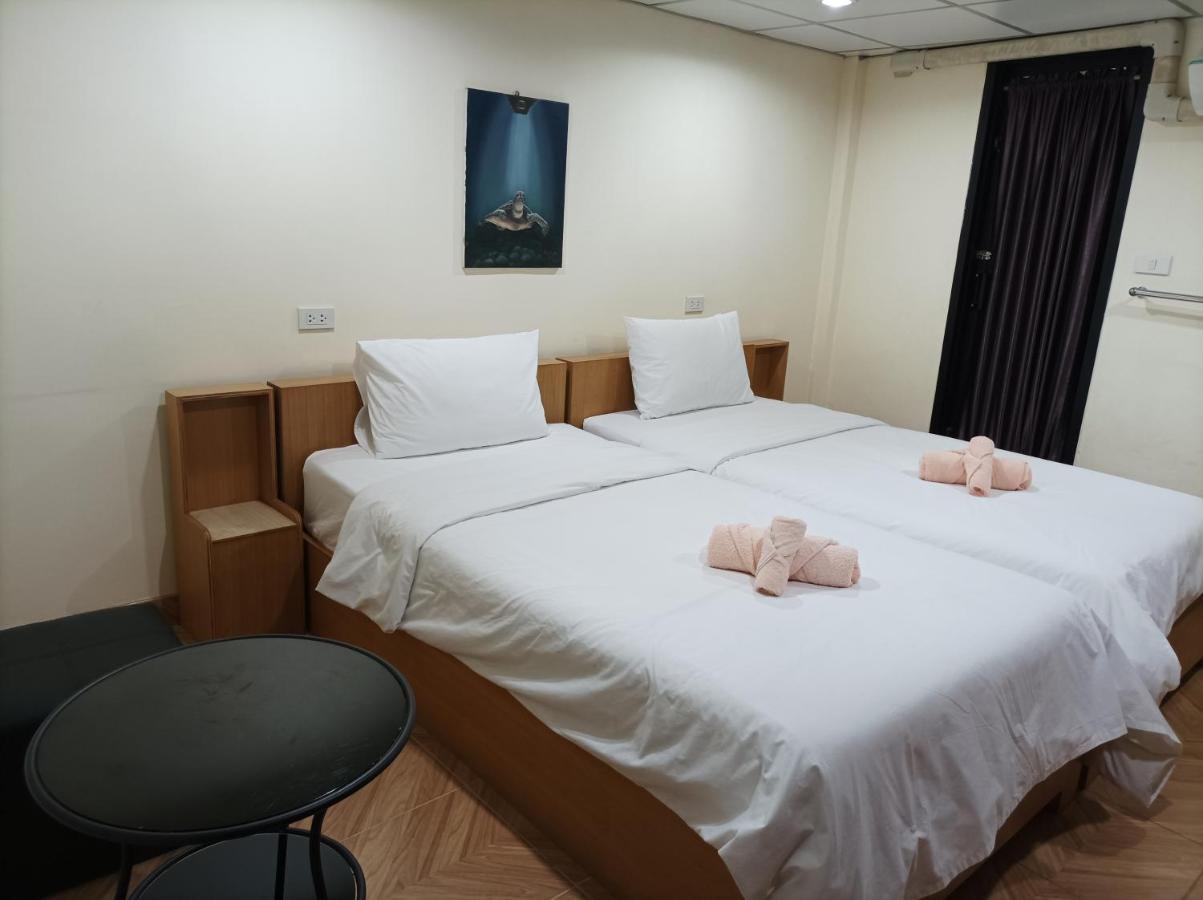 Double D Rooms & Cafe Бангкок Экстерьер фото