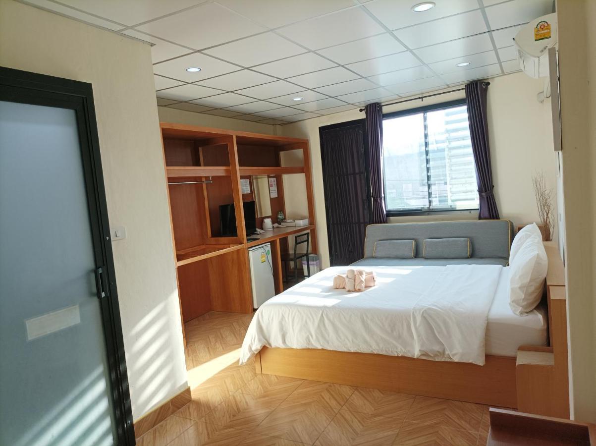Double D Rooms & Cafe Бангкок Экстерьер фото