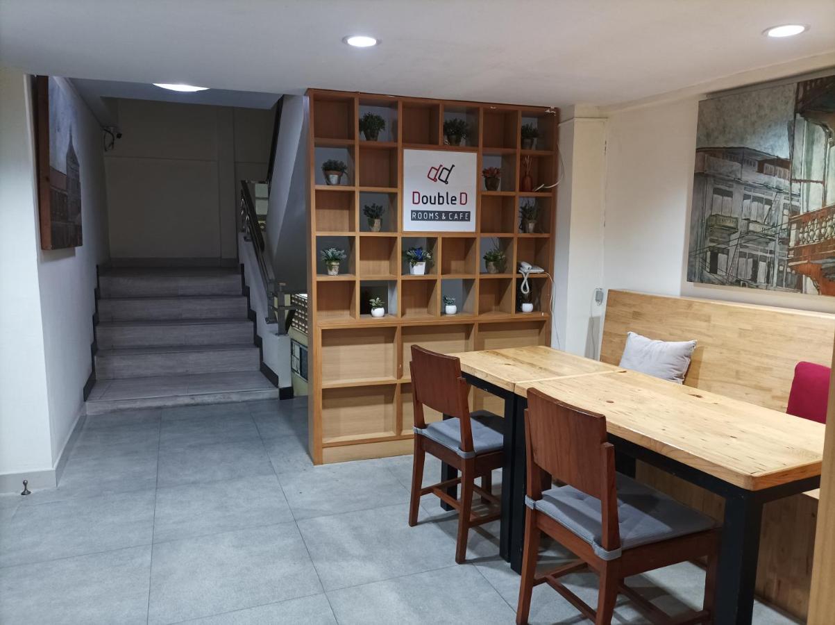 Double D Rooms & Cafe Бангкок Экстерьер фото