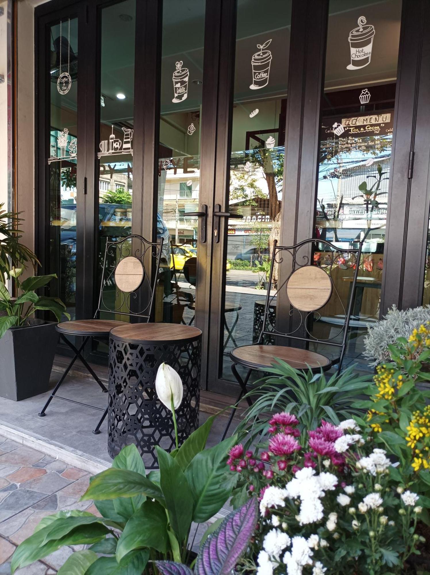 Double D Rooms & Cafe Бангкок Экстерьер фото