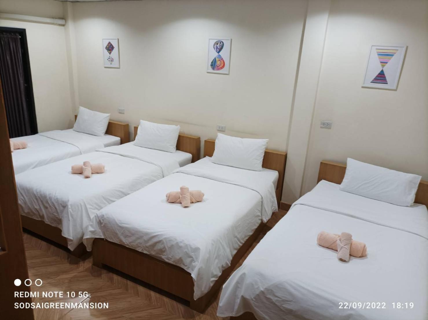 Double D Rooms & Cafe Бангкок Экстерьер фото