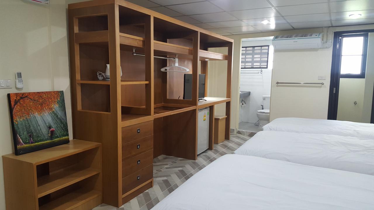 Double D Rooms & Cafe Бангкок Экстерьер фото