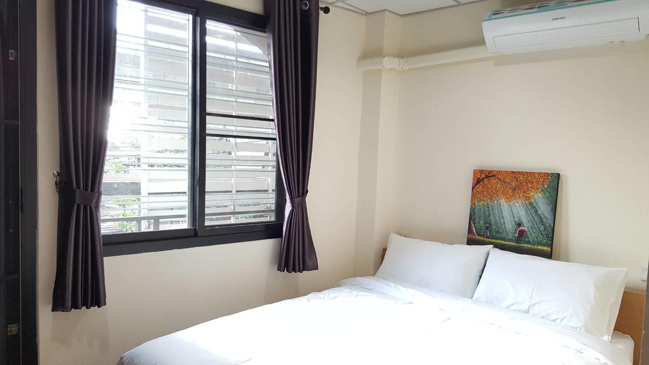 Double D Rooms & Cafe Бангкок Экстерьер фото