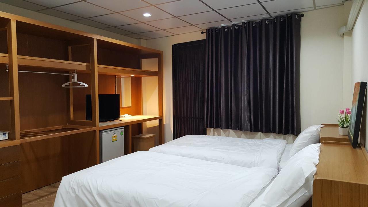 Double D Rooms & Cafe Бангкок Экстерьер фото