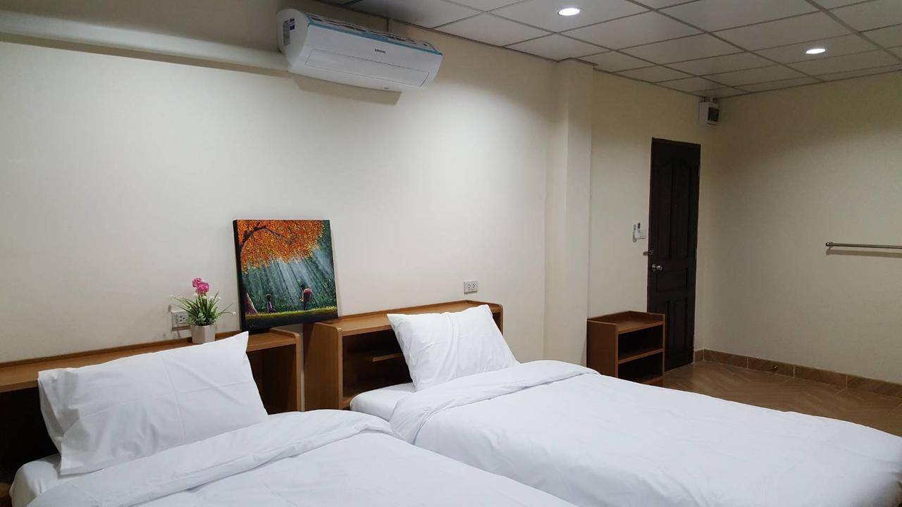 Double D Rooms & Cafe Бангкок Экстерьер фото
