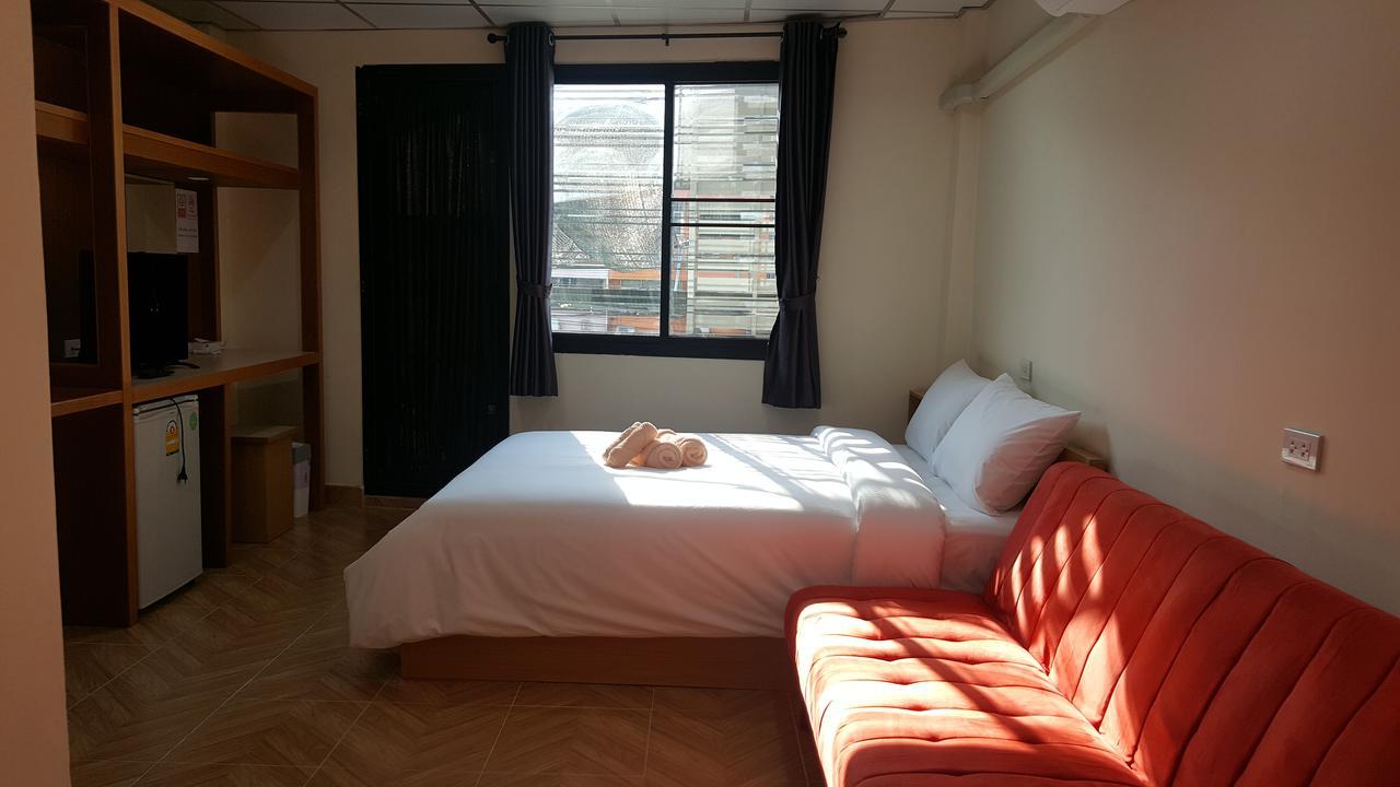 Double D Rooms & Cafe Бангкок Экстерьер фото