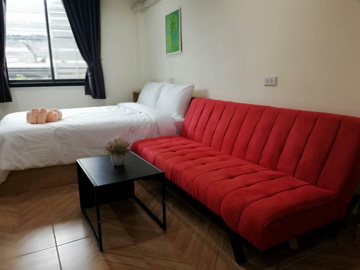 Double D Rooms & Cafe Бангкок Экстерьер фото