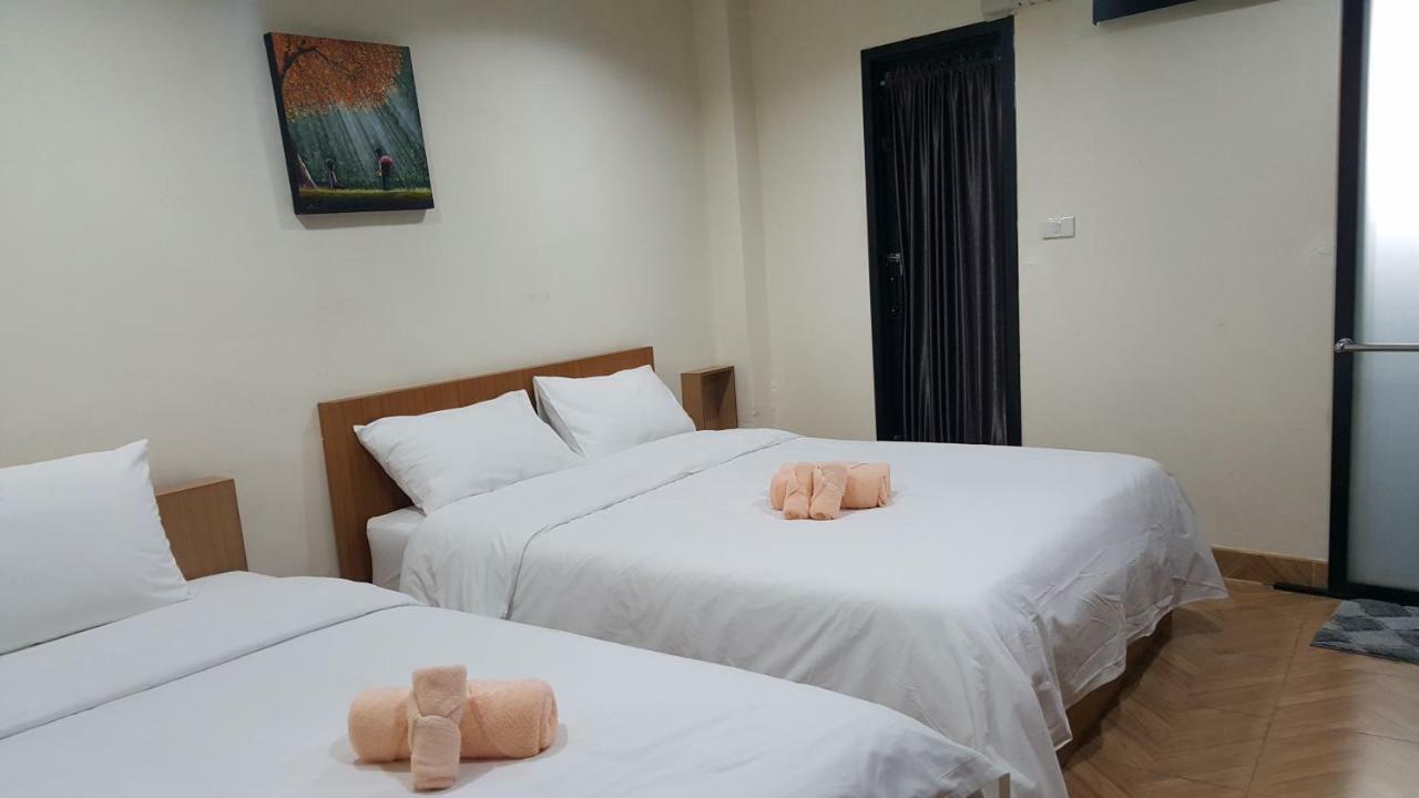 Double D Rooms & Cafe Бангкок Экстерьер фото