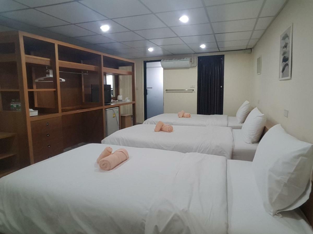 Double D Rooms & Cafe Бангкок Экстерьер фото