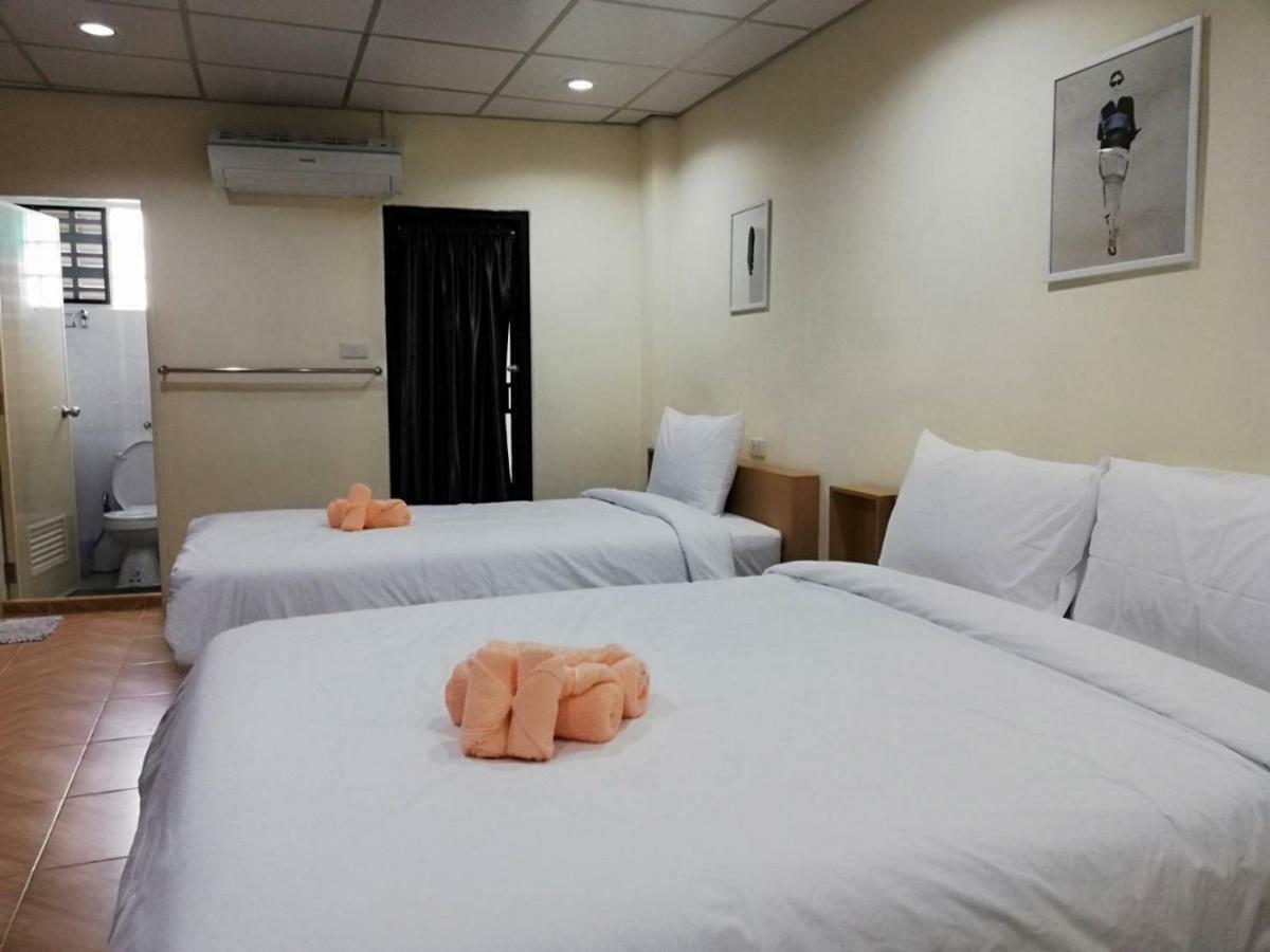 Double D Rooms & Cafe Бангкок Экстерьер фото