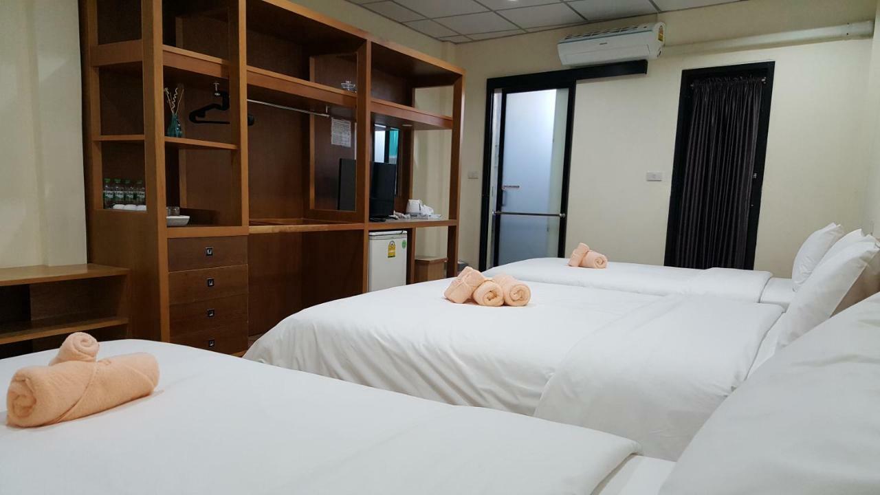 Double D Rooms & Cafe Бангкок Экстерьер фото